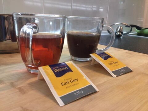 Links das gefilterte rechts die dunkle Leitungswasserbrühe…